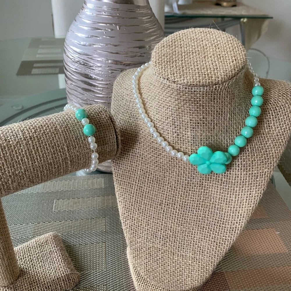 2/$10 Kids Jewelry | Turquoise & White Flower Necklace + Bracelet Set
